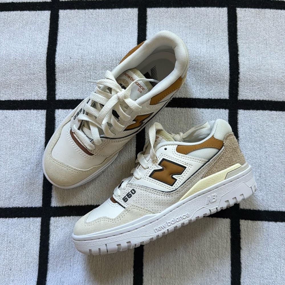 Women’s New Balance 550 sea salt/tobacco size 5 NWOB